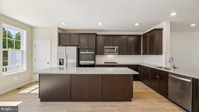 7834 PRESIDENTIAL PKWY, Upper Marlboro, MD 20774