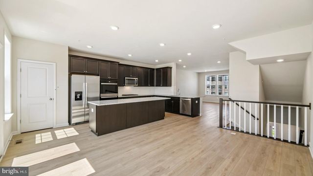 7834 PRESIDENTIAL PKWY, Upper Marlboro, MD 20774