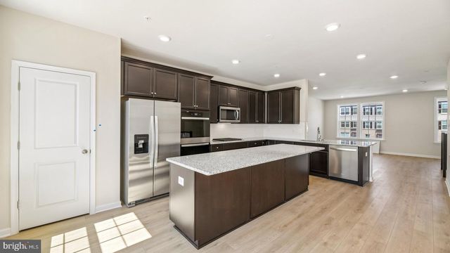 7834 PRESIDENTIAL PKWY, Upper Marlboro, MD 20774