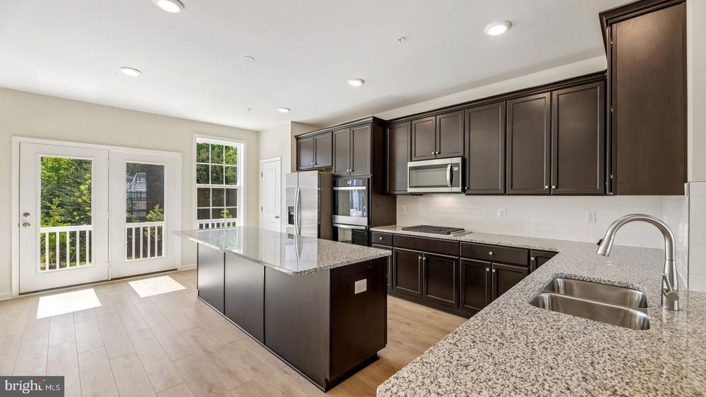 7834 PRESIDENTIAL PKWY, Upper Marlboro, MD 20774