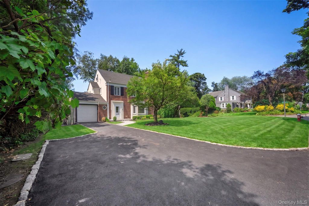 6 Brookbridge Road, Great Neck, NY 11021