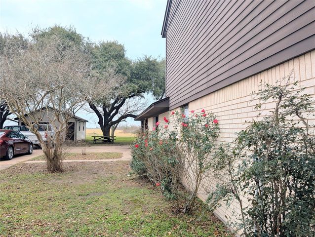 4779 Mixville Road, Sealy, TX 77474