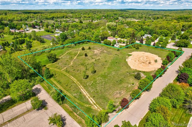 12800 Fountain Square, Springfield Twp, MI 48350