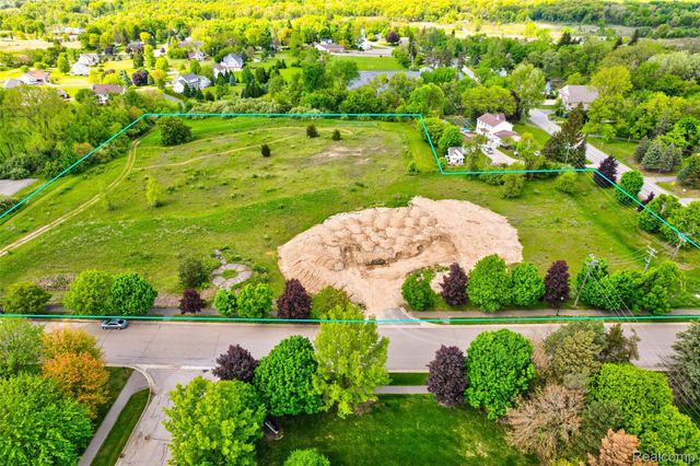 12800 Fountain Square, Springfield Twp, MI 48350