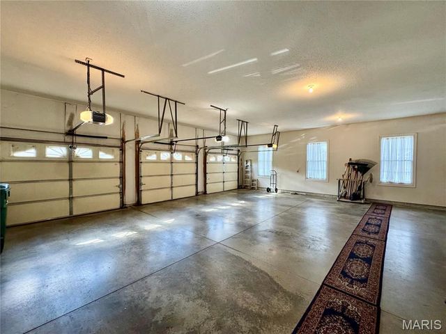 1034 Far Oaks Drive, Caseyville, IL 62232