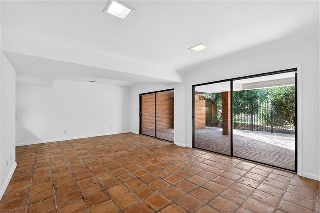 1 Willow Glen NE, Atlanta, GA 30342