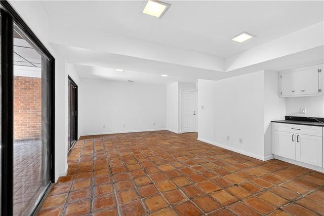 1 Willow Glen NE, Atlanta, GA 30342