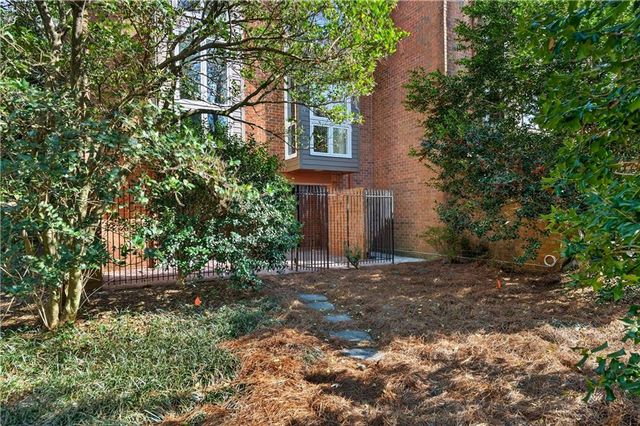 1 Willow Glen NE, Atlanta, GA 30342