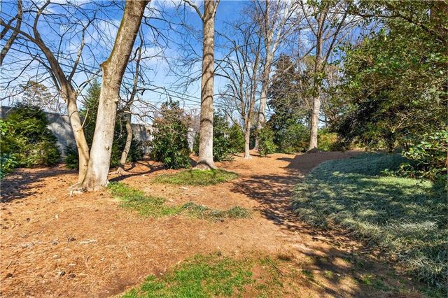 1 Willow Glen NE, Atlanta, GA 30342