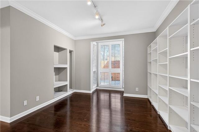 1 Willow Glen NE, Atlanta, GA 30342