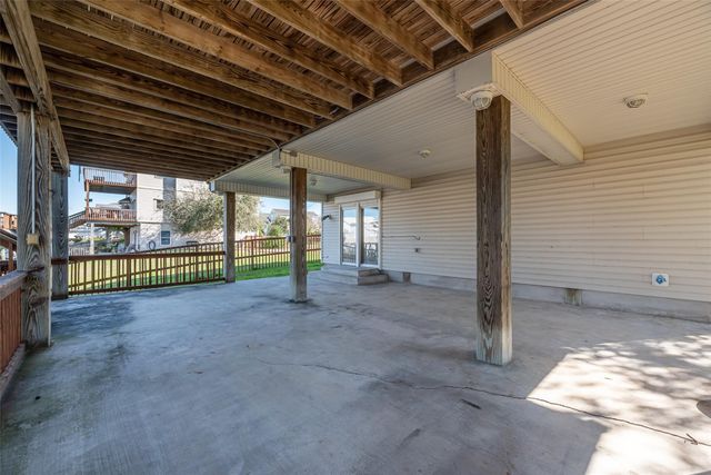 12840 E Camino Famoso, Galveston, TX 77554