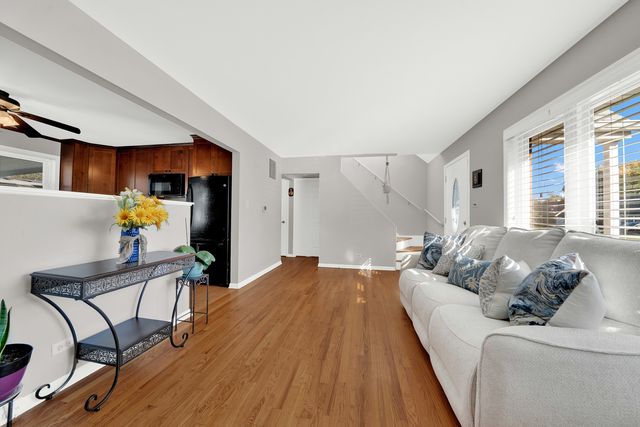 8912 Windsor Lane, Bridgeview, IL 60455