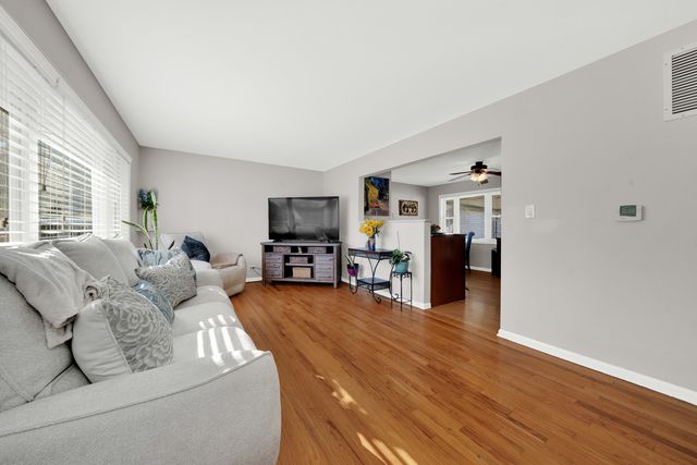 8912 Windsor Lane, Bridgeview, IL 60455