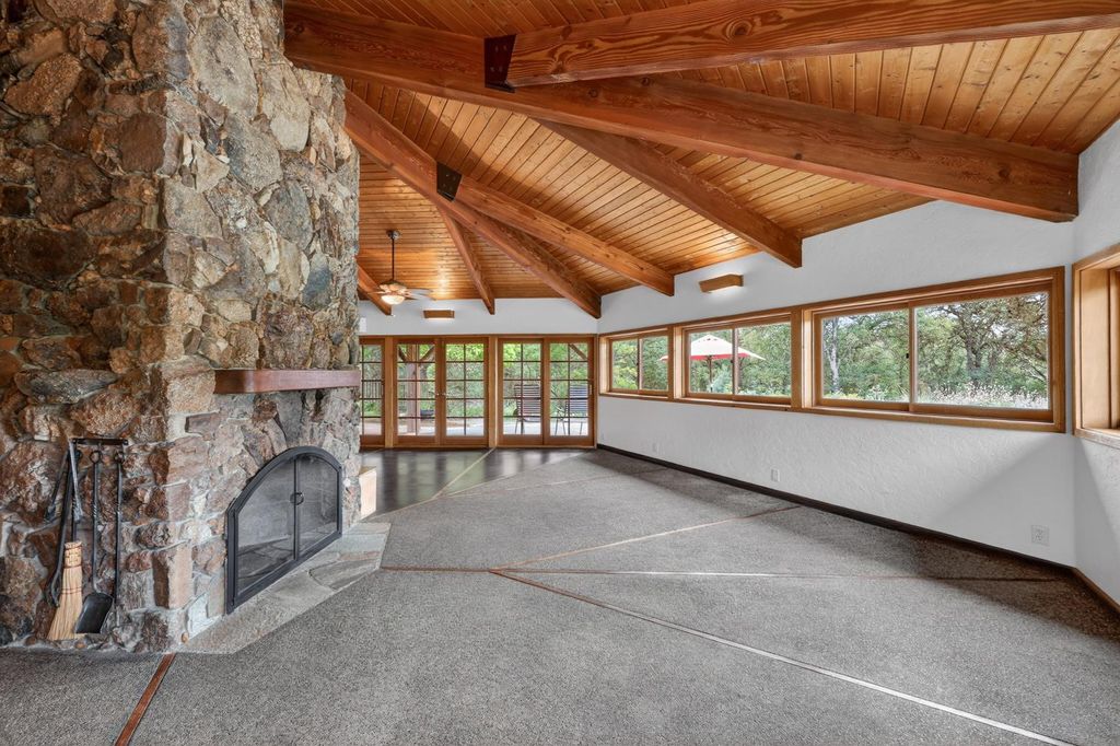 Image 10 of property listing at 32115 Rock Hill Lane, Auberry, CA 93602