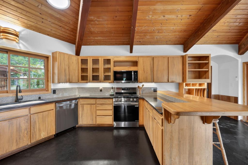 Image 16 of property listing at 32115 Rock Hill Lane, Auberry, CA 93602