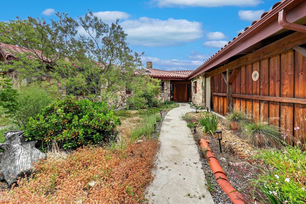 Image 2 of property listing at 32115 Rock Hill Lane, Auberry, CA 93602
