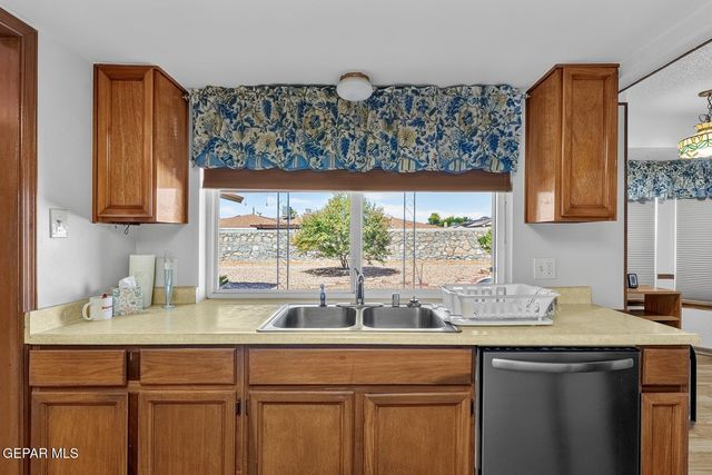1629 BOB MURPHY Drive, El Paso, TX 79936