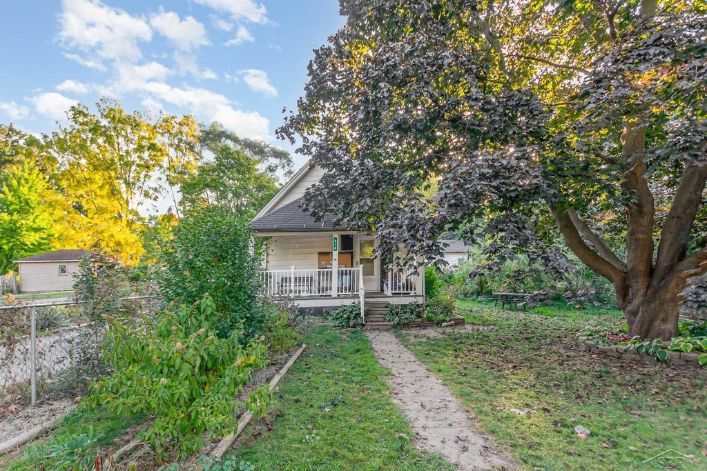 916 N Shiawassee Street, Owosso, MI 48867