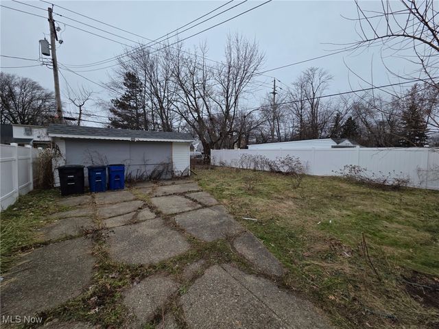 3852 Lee Heights Boulevard, Cleveland, OH 44128