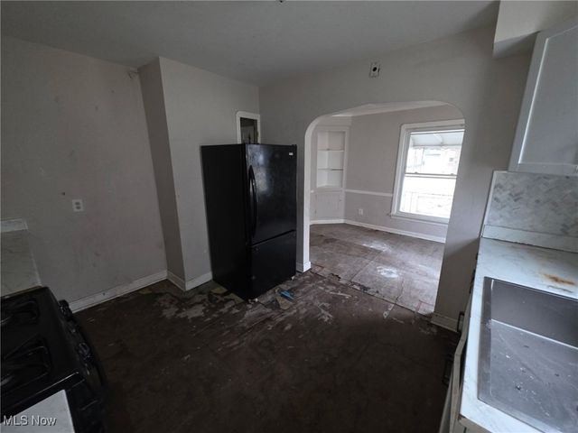 3852 Lee Heights Boulevard, Cleveland, OH 44128