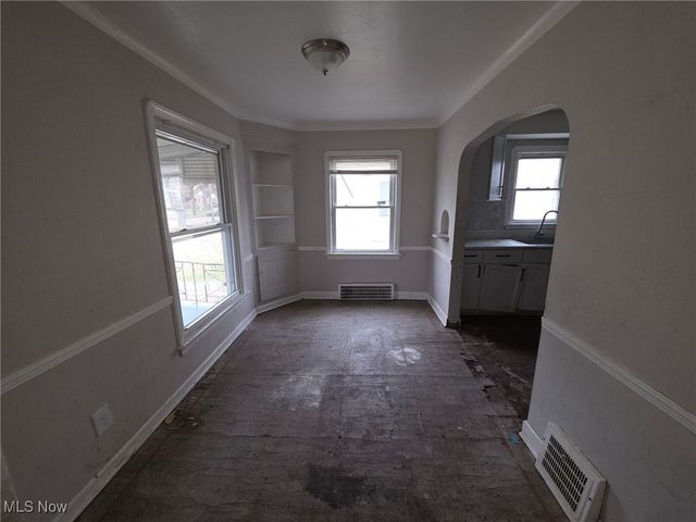 3852 Lee Heights Boulevard, Cleveland, OH 44128