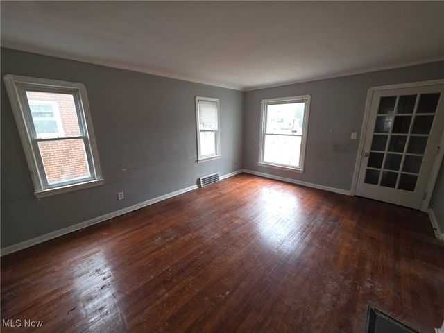 3852 Lee Heights Boulevard, Cleveland, OH 44128