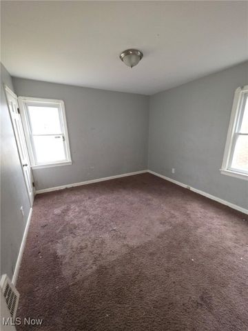 3852 Lee Heights Boulevard, Cleveland, OH 44128