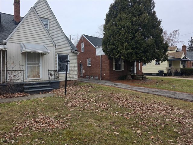 3852 Lee Heights Boulevard, Cleveland, OH 44128