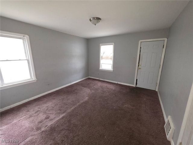 3852 Lee Heights Boulevard, Cleveland, OH 44128