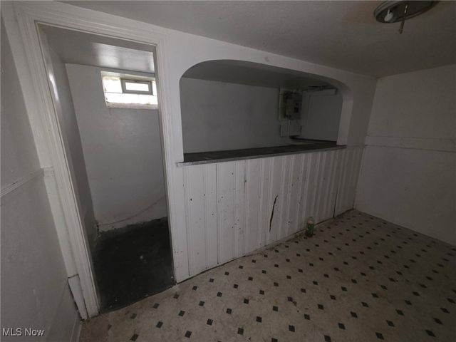 3852 Lee Heights Boulevard, Cleveland, OH 44128