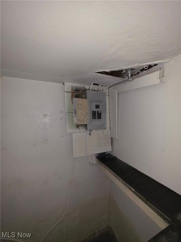 3852 Lee Heights Boulevard, Cleveland, OH 44128