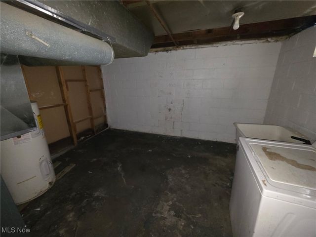 3852 Lee Heights Boulevard, Cleveland, OH 44128