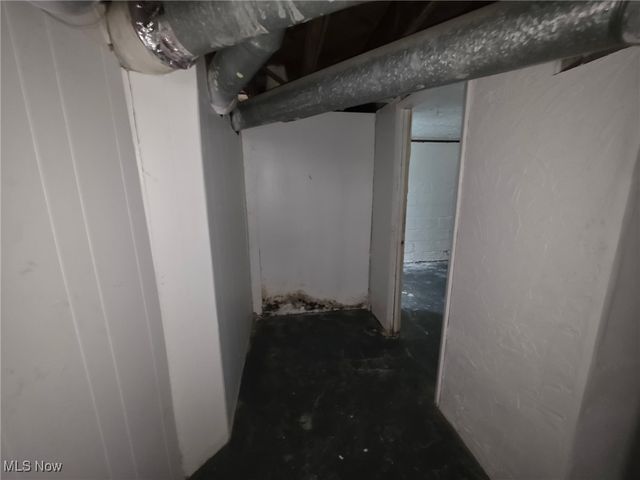 3852 Lee Heights Boulevard, Cleveland, OH 44128