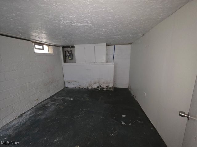 3852 Lee Heights Boulevard, Cleveland, OH 44128