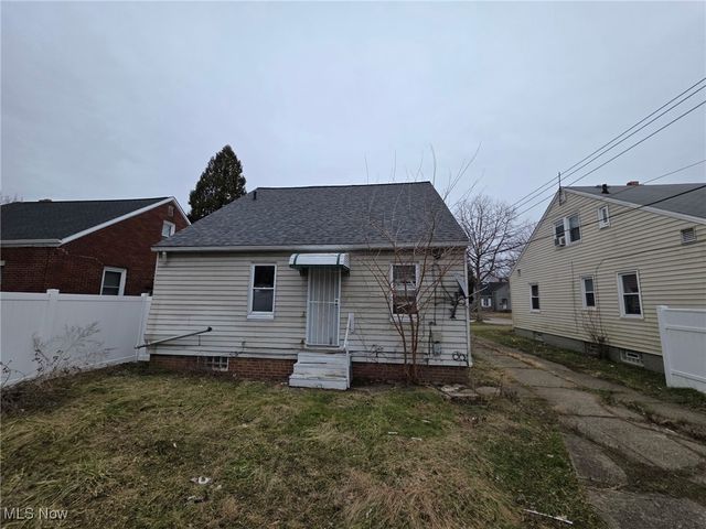 3852 Lee Heights Boulevard, Cleveland, OH 44128