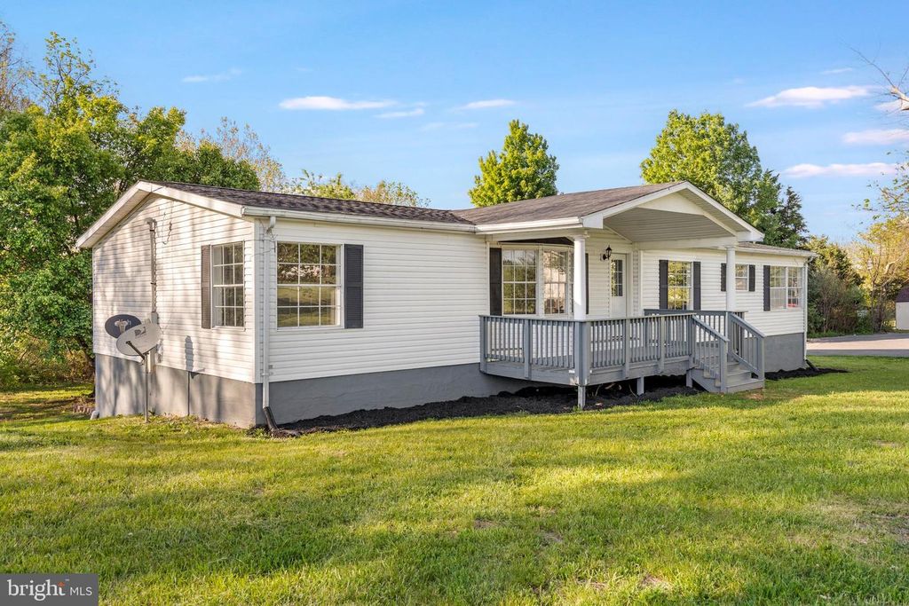 3637 WILLIAMSPORT PIKE, Martinsburg, WV 25404