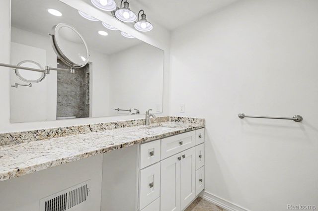 5040 Patrick Road, West Bloomfield Charter Township, MI 48322