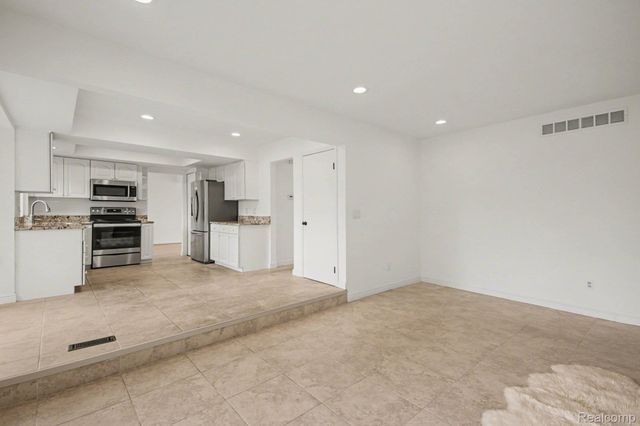 5040 Patrick Road, West Bloomfield Charter Township, MI 48322