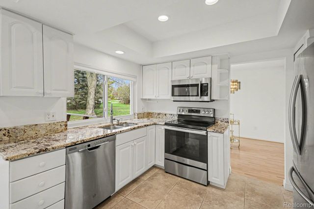 5040 Patrick Road, West Bloomfield Charter Township, MI 48322