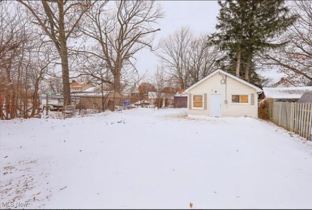 10904 Dixon Road, Cleveland, OH 44111