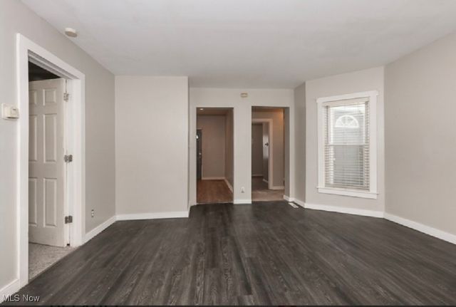 10904 Dixon Road, Cleveland, OH 44111