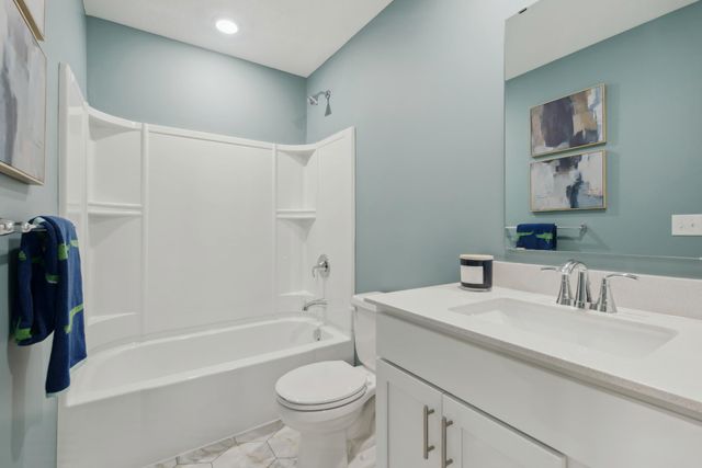 5355 Long Pointe Pass, Woodbury, MN 55129