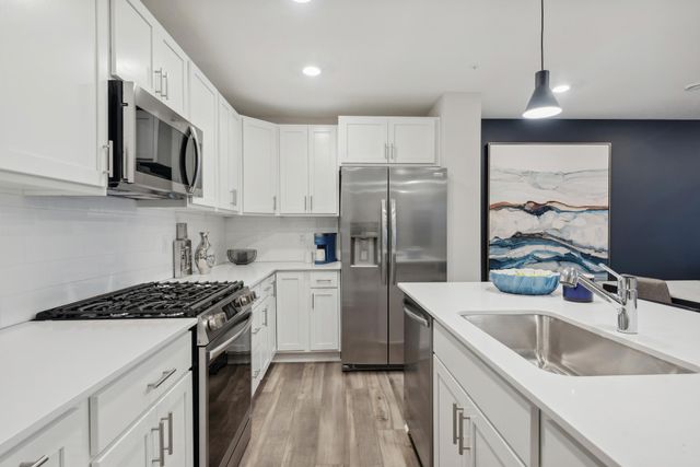 5355 Long Pointe Pass, Woodbury, MN 55129