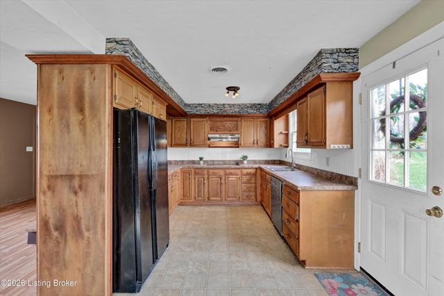 127 Rollington Rd, Pewee Valley, KY 40056