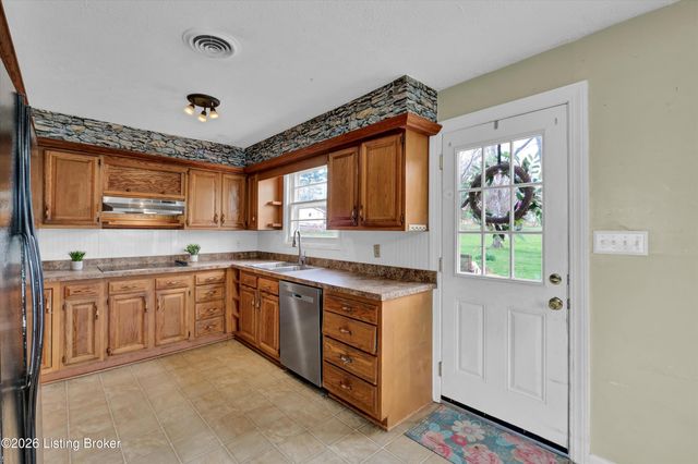 127 Rollington Rd, Pewee Valley, KY 40056