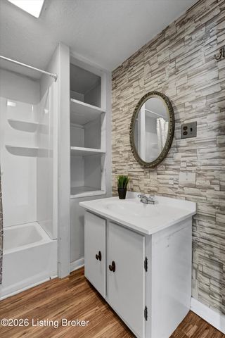 127 Rollington Rd, Pewee Valley, KY 40056