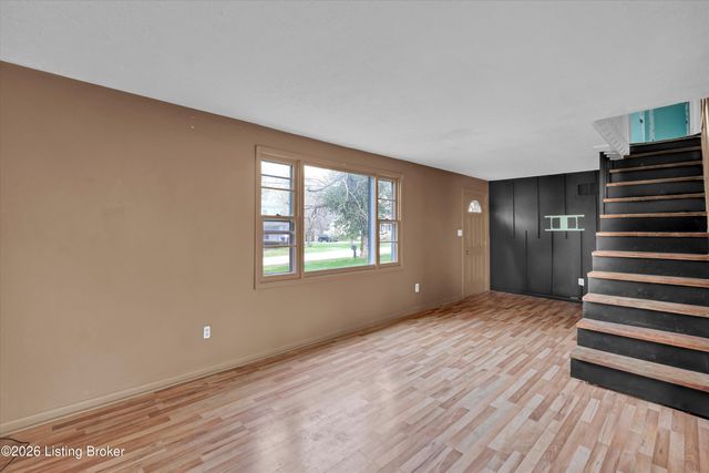 127 Rollington Rd, Pewee Valley, KY 40056