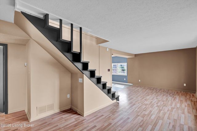 127 Rollington Rd, Pewee Valley, KY 40056