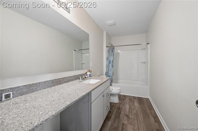 24886 Canoe Drive, Macomb, MI 48042