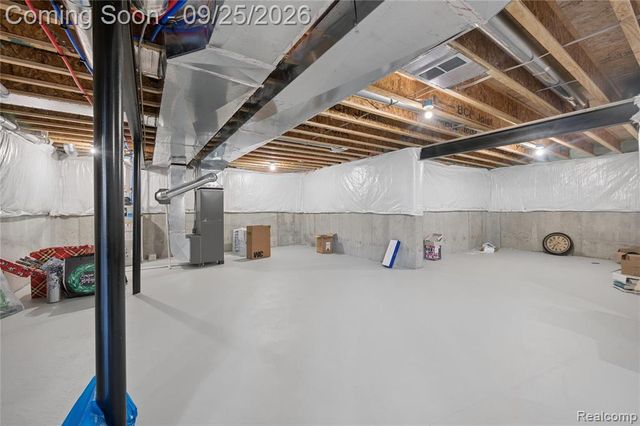 24886 Canoe Drive, Macomb, MI 48042
